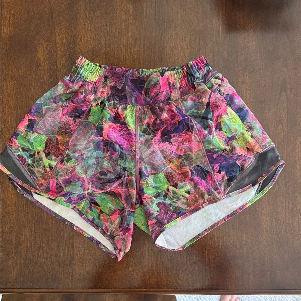 Lululemon lined Colorful Abstract Print Athletic Shorts size 0
